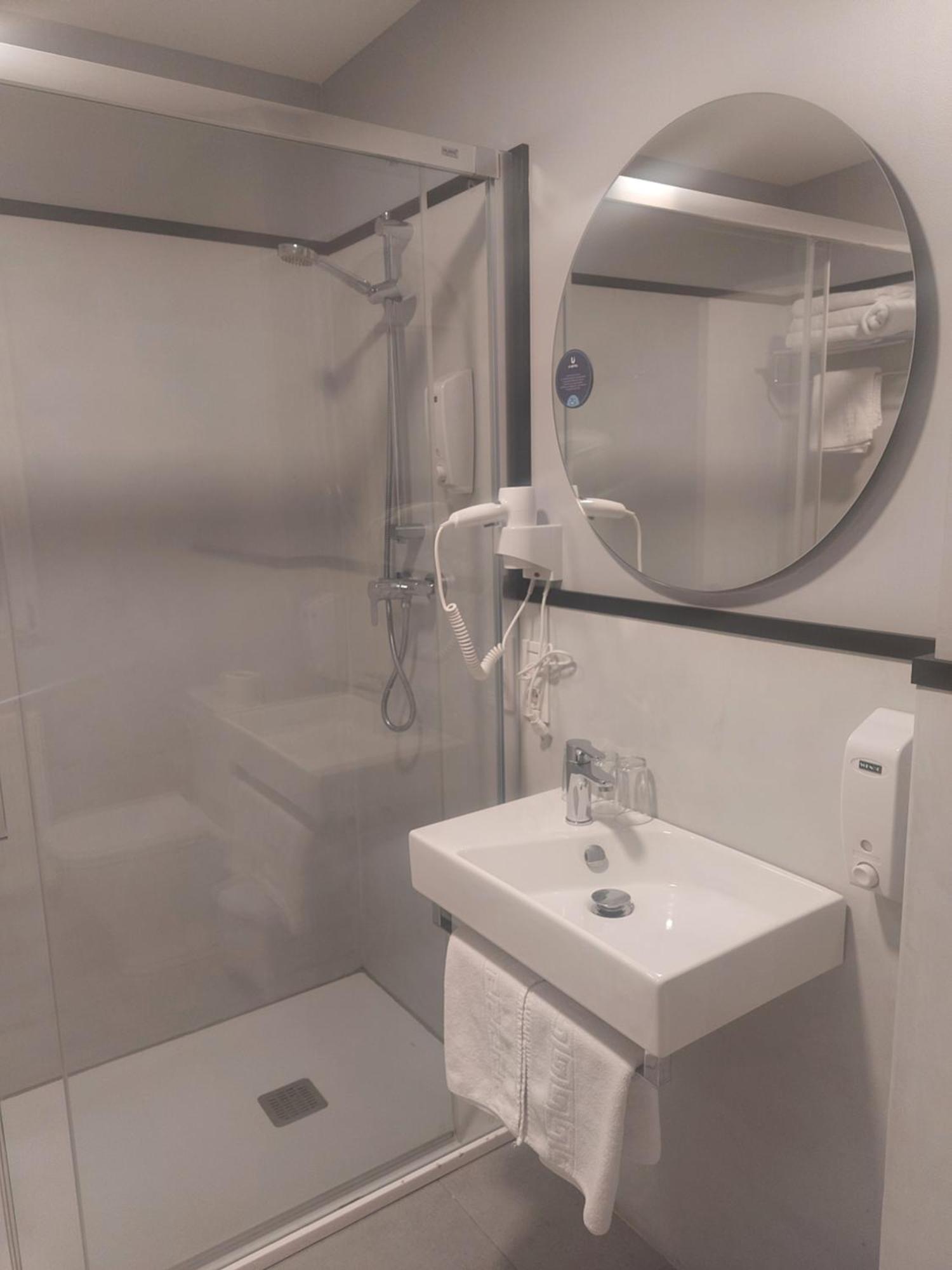 U-Hotel Dario لوغو المظهر الخارجي الصورة